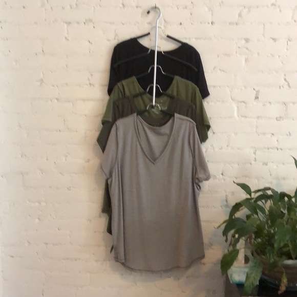 NWOT Torrid Size 2 Classic V Neck Tees - Picture 1 of 11